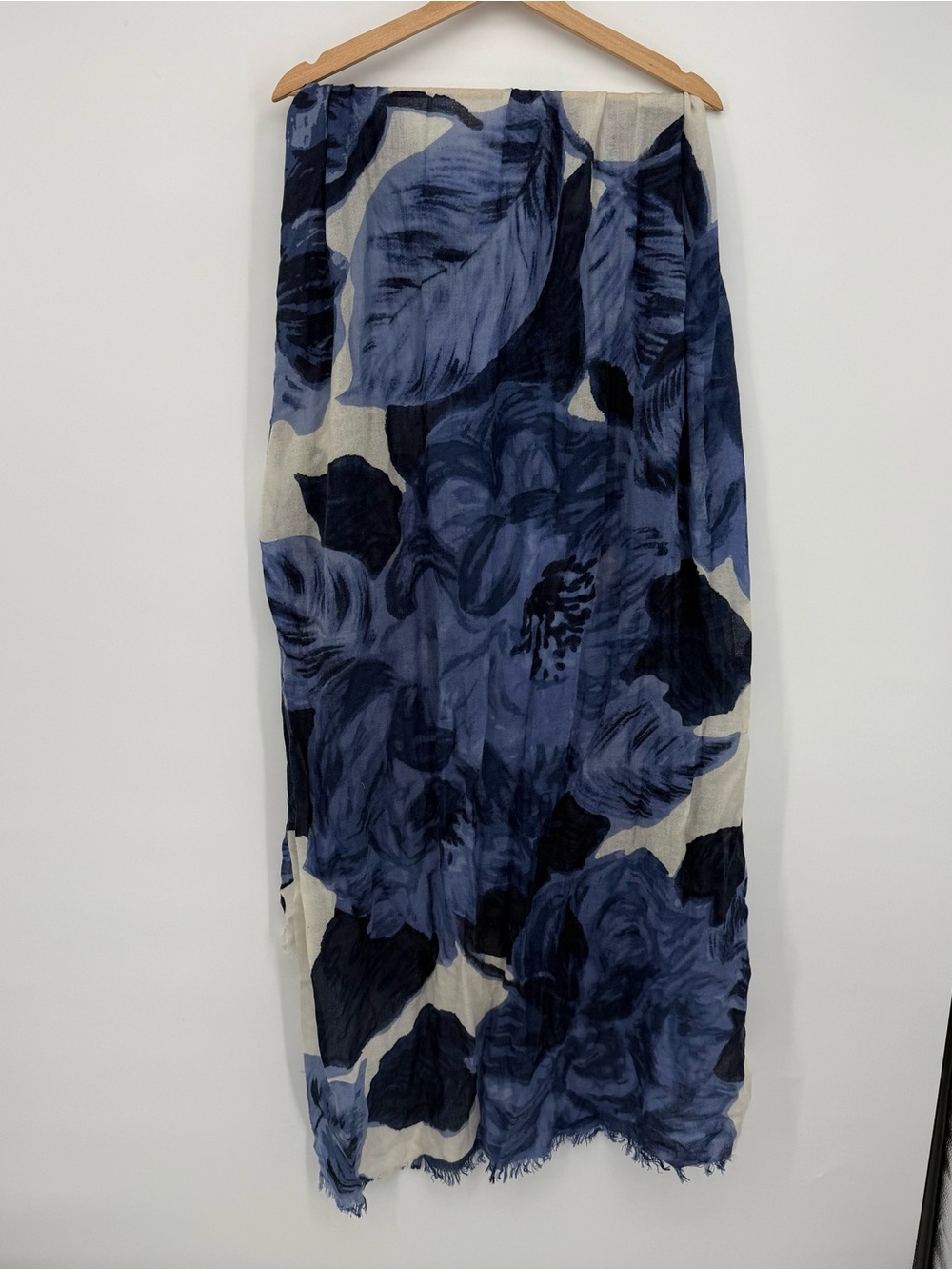Neiman Marcus Blue Floral Lightweight Merino Wool Scarf Wrap One Size Accessory - Picture 2 of 12